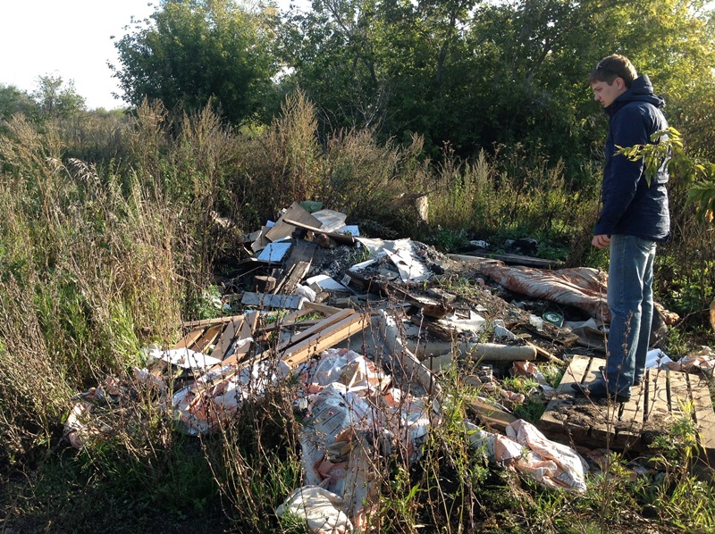 11.09.2014 с. Б.Нагаткино вдоль грунтовой дороги проходящей за территорий садового товарищества