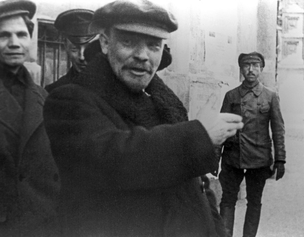 В. И. Ленин после съезда по внешкольному образованию