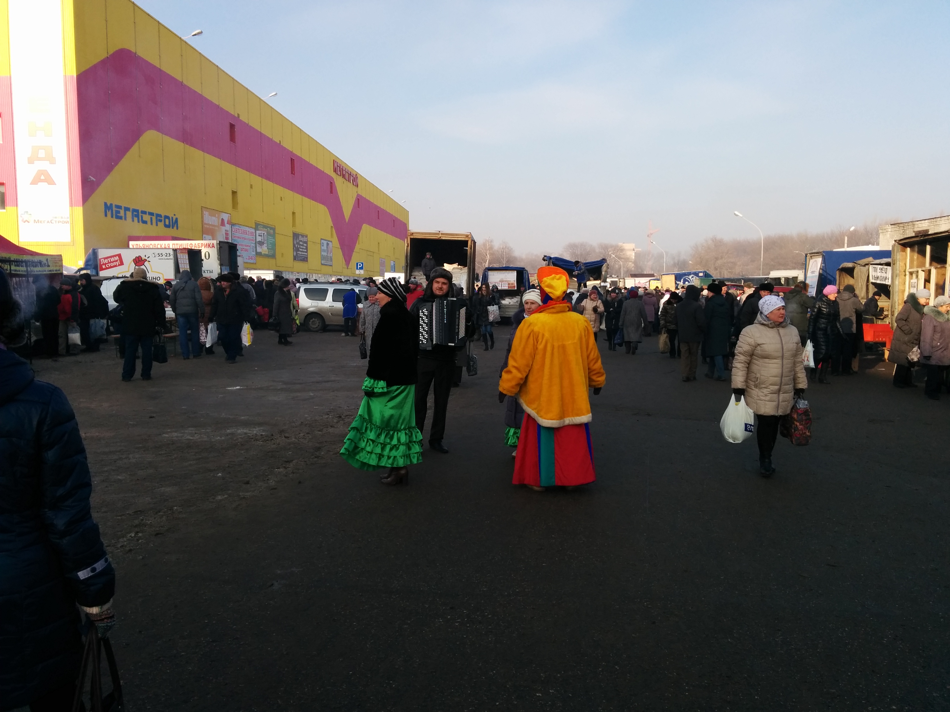 Сегодня в Засвияжье прошла очередная сельскохозяйственная ярмарка.  Фотоотчет Улпресса - все новости Ульяновска