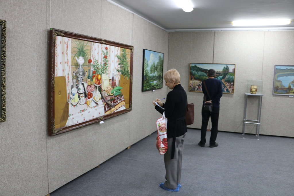 2В Музее народного творчества открылась выставка картин, с которых формировались первые коллекции живописи