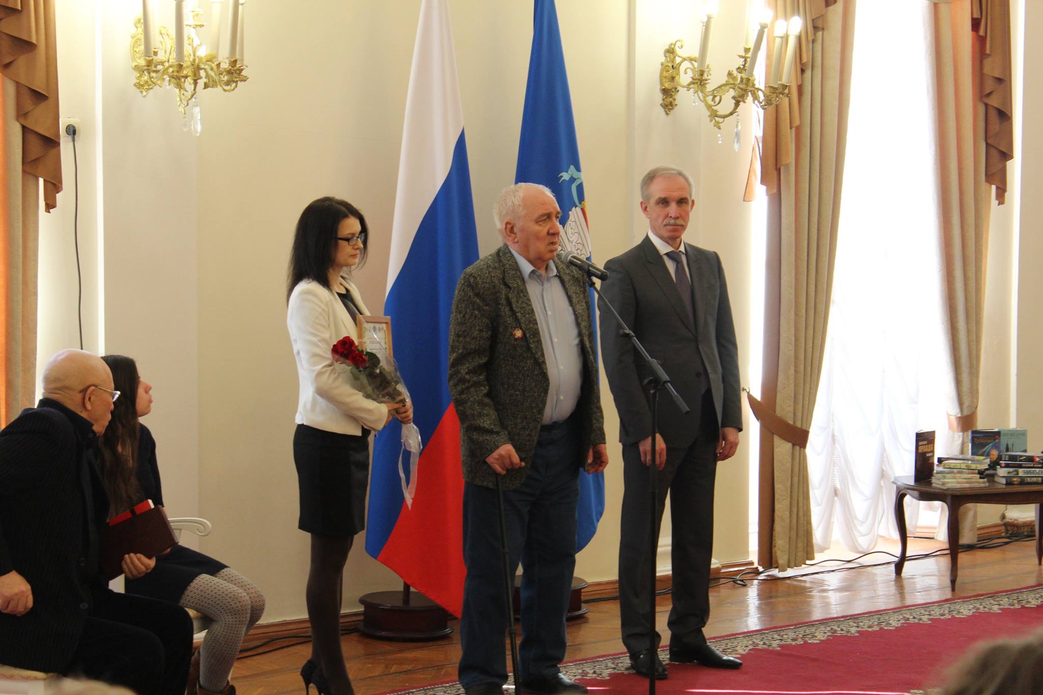 Губернатор Сергей Морозов вручил премию имени Николая Благова ульяновским поэтам