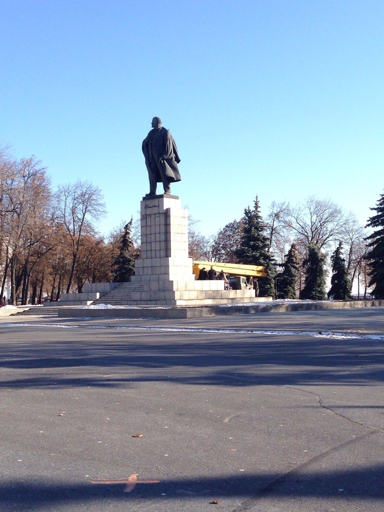 Бронза Ленина скреплена цементом с камушками. Московский эксперт оценил  степень изношенности памятника напротив Дома Правительства в 2 млн рублей  Улпресса - все новости Ульяновска