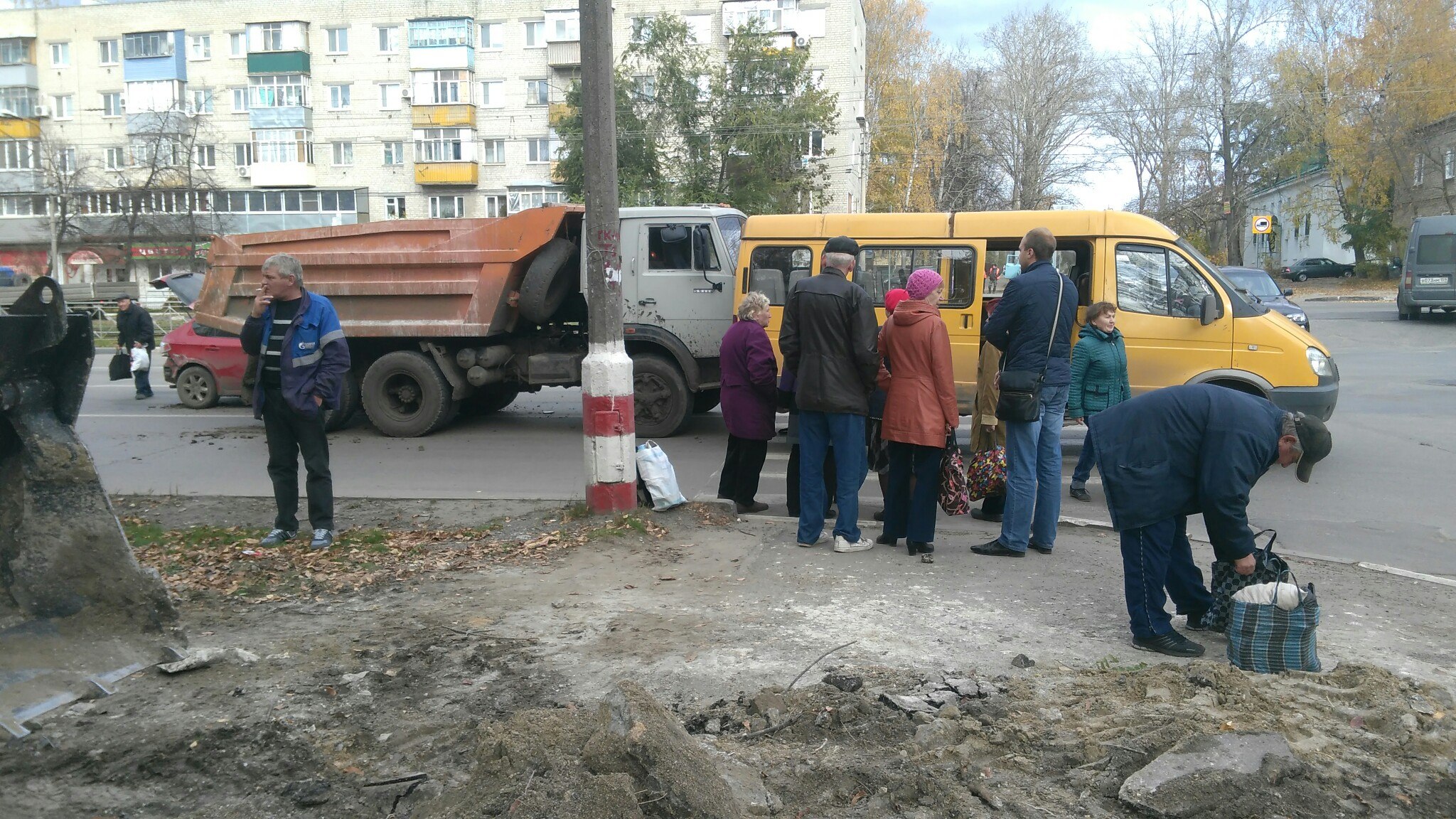 Иномарка подтолкнула “Камаз” в маршрутку. На Нариманова произошло ДТП с  тремя автомобилями Улпресса - все новости Ульяновска