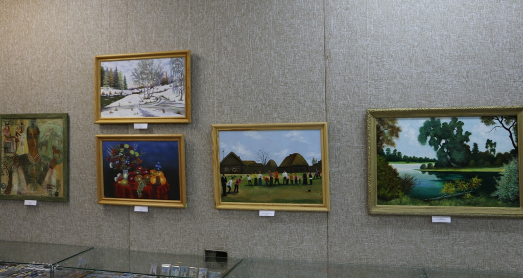 8В Музее народного творчества открылась выставка картин, с которых формировались первые коллекции живописи