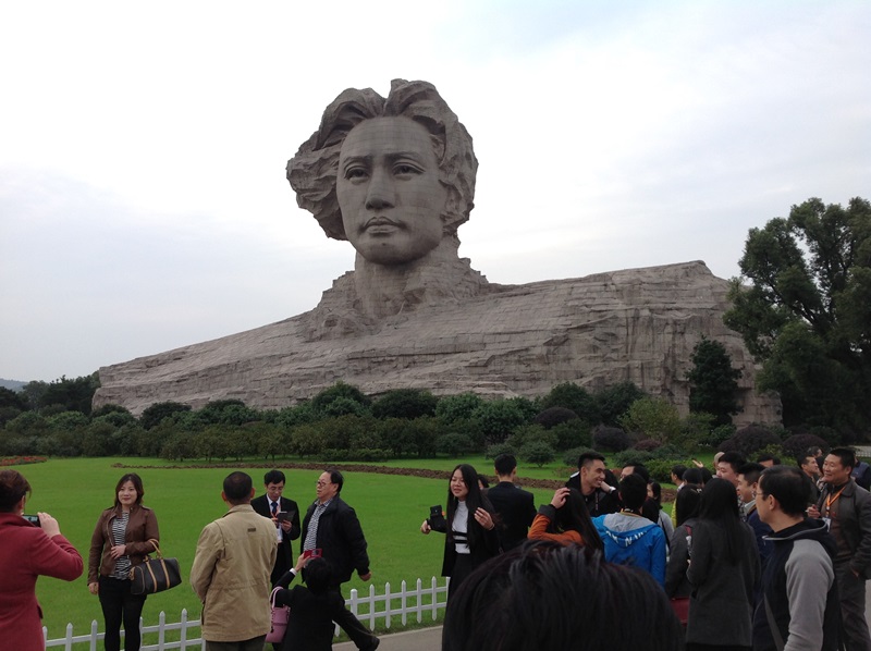 памятник Мао