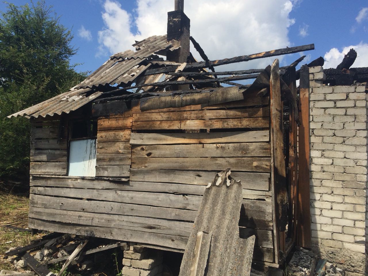 Из-за короткого замыкания в селе Большое Нагаткино сгорел дом. Фото  Улпресса - все новости Ульяновска