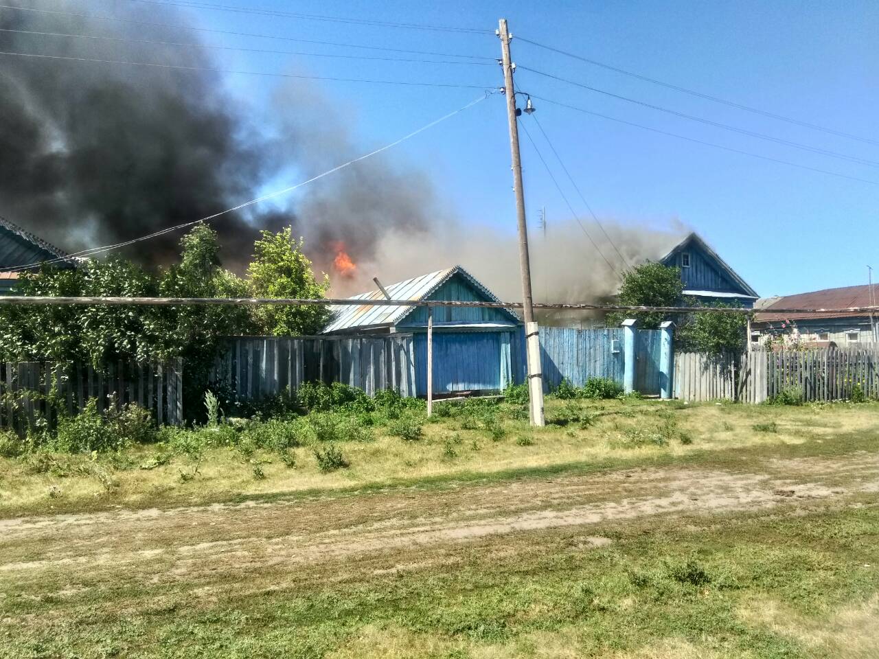 В новомалыклинском селе сгорели дом, сараи, баня и две конюшни. Фото с  места Улпресса - все новости Ульяновска