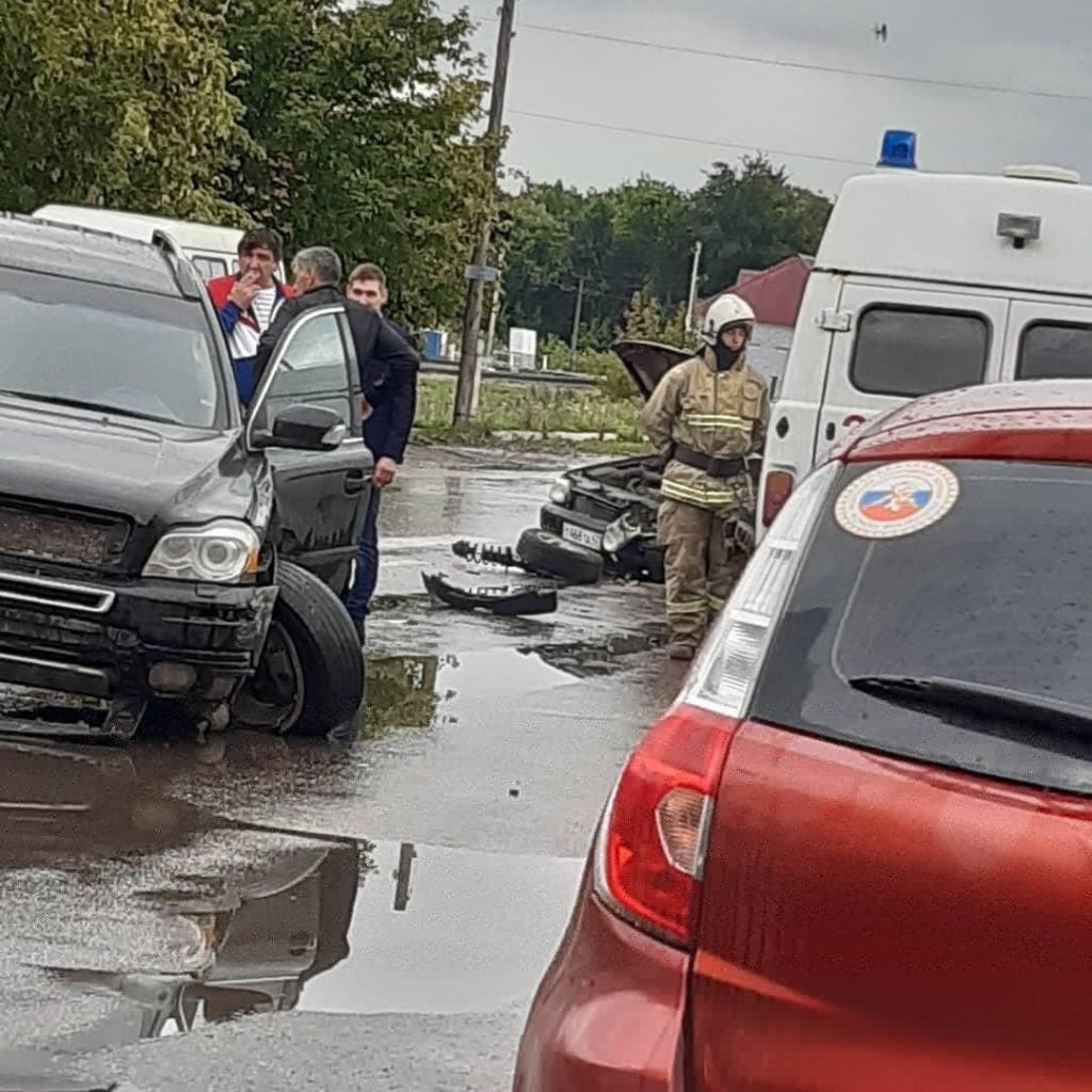 На Хваткова женщина на «Вольво ХС90» выехала на встречку и устроила тройное  ДТП: пострадали два человека Улпресса - все новости Ульяновска