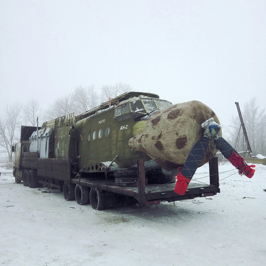 Самолёт Ан-2 со стоянки аэродрома ДОСААФ отправился на капитальный ремонт.  Фото Улпресса - все новости Ульяновска