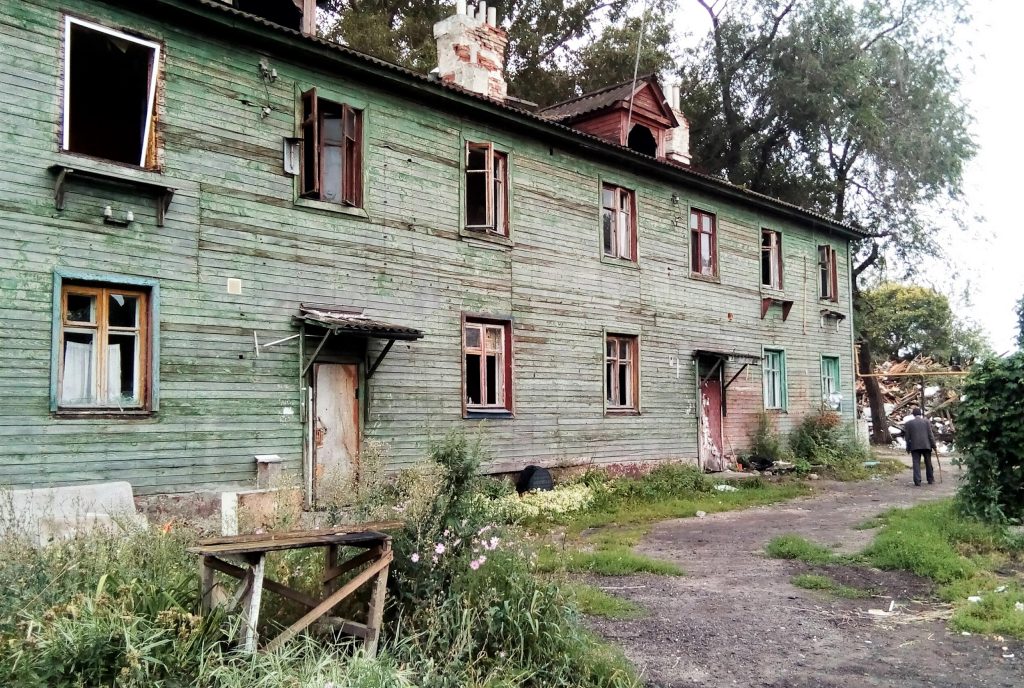 Бараков санкт петербург. Двухэтажные бараки Уфа Черниковка. Сергиев Посад бараки. Тутаев старый город бараки. Люберцы бараки.