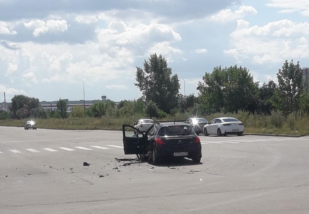 Дтп ульяновск. ДТП В Ульяновске вчера Заволжье. ДТП Ульяновск сегодня Заволжье. Авария в Ульяновске вчера в Заволжье на пр Ульяновском. 20 07 2021 ДТП Ульяновск Заволжье.