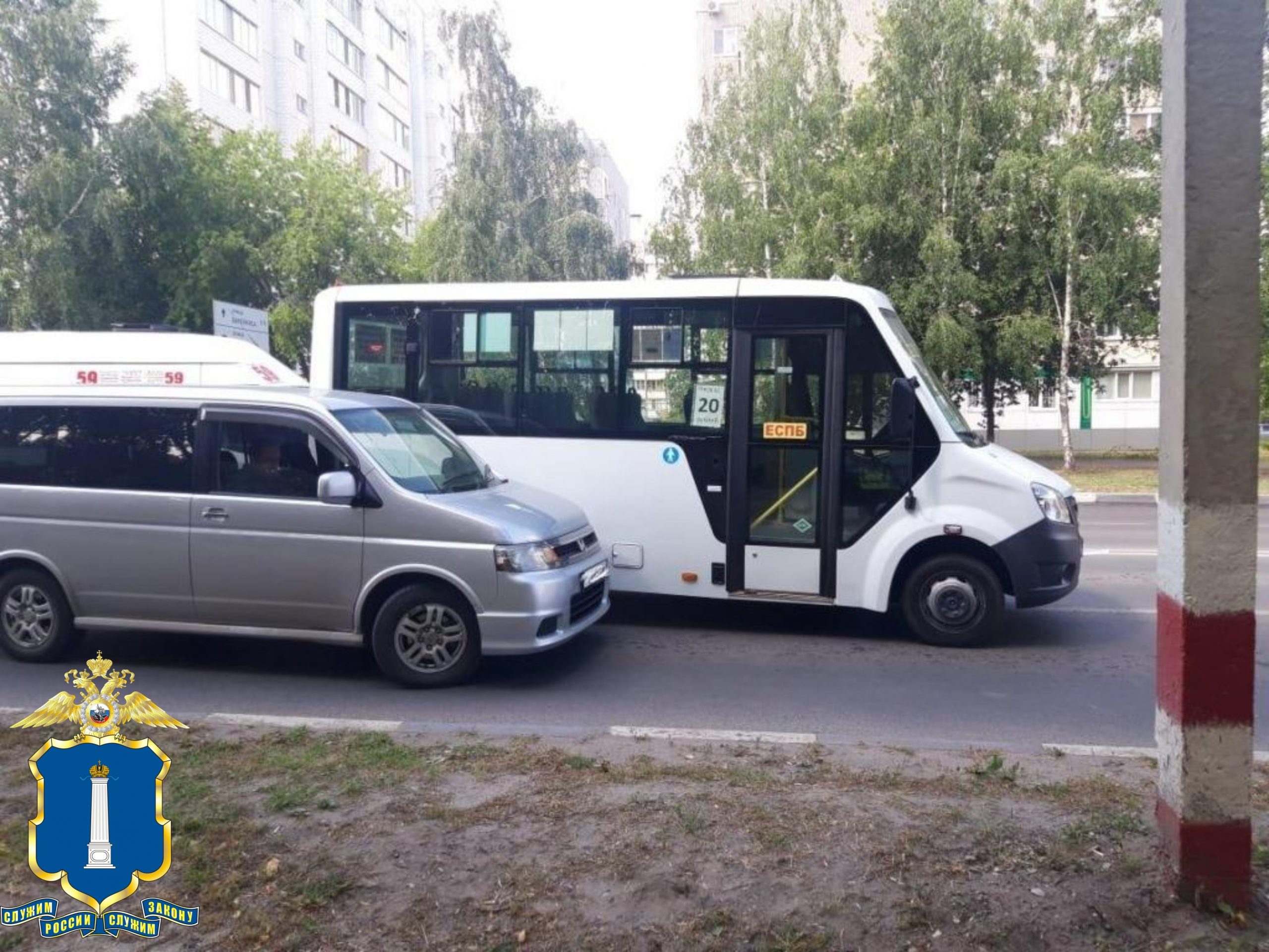 На Хрустальной Хонда въехала в маршрутку: пострадала 80-летняя пассажирка.  Фото Улпресса - все новости Ульяновска