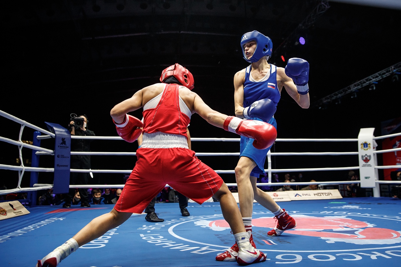 Бокс юноши чемпиона. Бокс соревнования. Бокс Чемпионат. Первенство по боксу. Бокс Чемпионат России женщины.