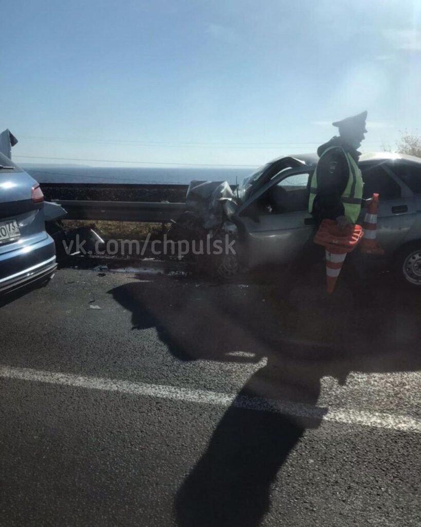 На Императорском мосту лоб в лоб столкнулись два ВАЗа: оба водителя  скончались на месте. Фото Улпресса - все новости Ульяновска