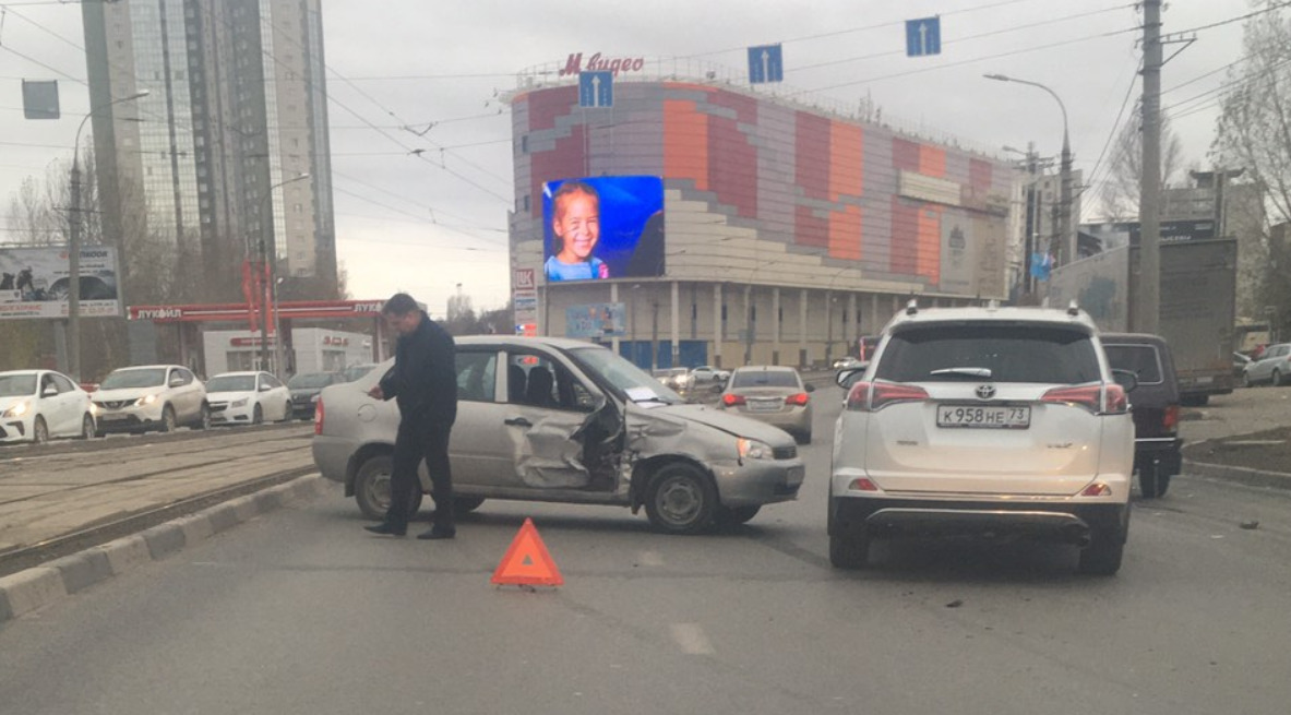 Перекресток с 12 декабря 2023 москва. Авария на 382 шоссе Вольво. ДТП перекресток Луначарского и Светлановского 12.09.21. Ульяновск ДТП 2 июня на ул Аблукова. Перекресток улей 2020 авария.