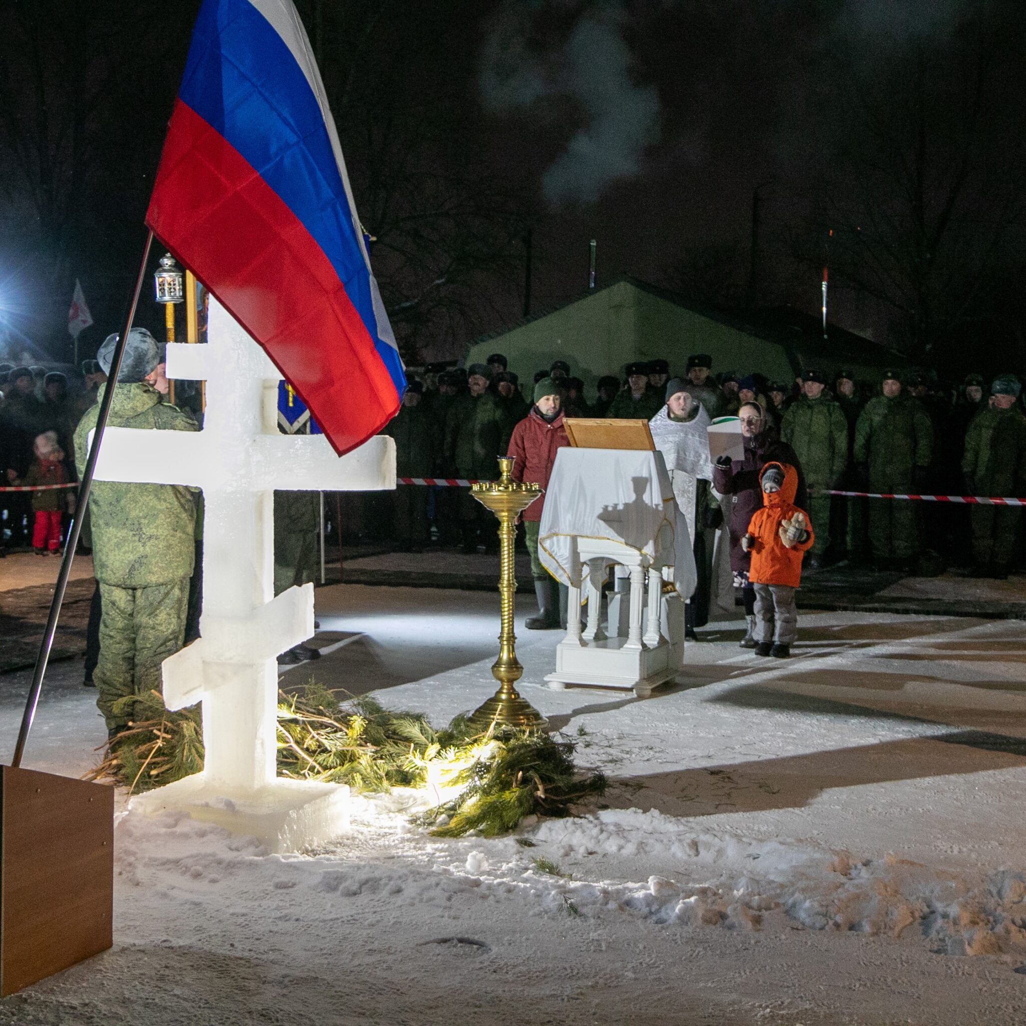 Тысячи десантников крещение