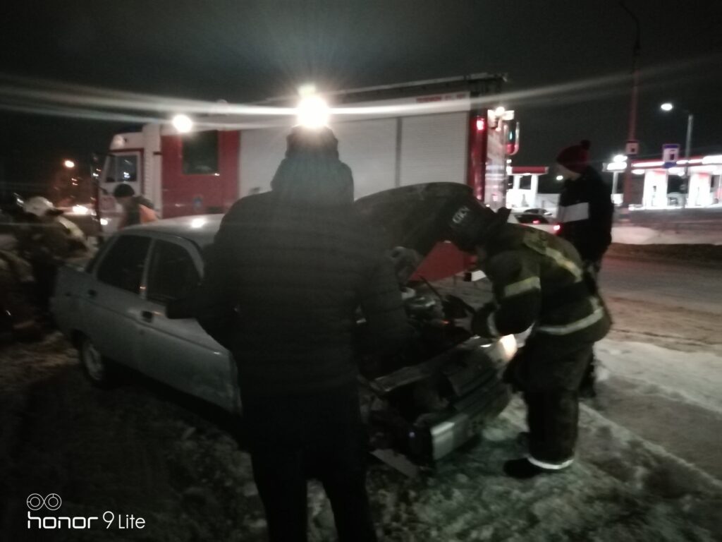 На перекрестке в Заволжском районе столкнулись два ВАЗа: один человек  пострадал. Фото и видео Улпресса - все новости Ульяновска