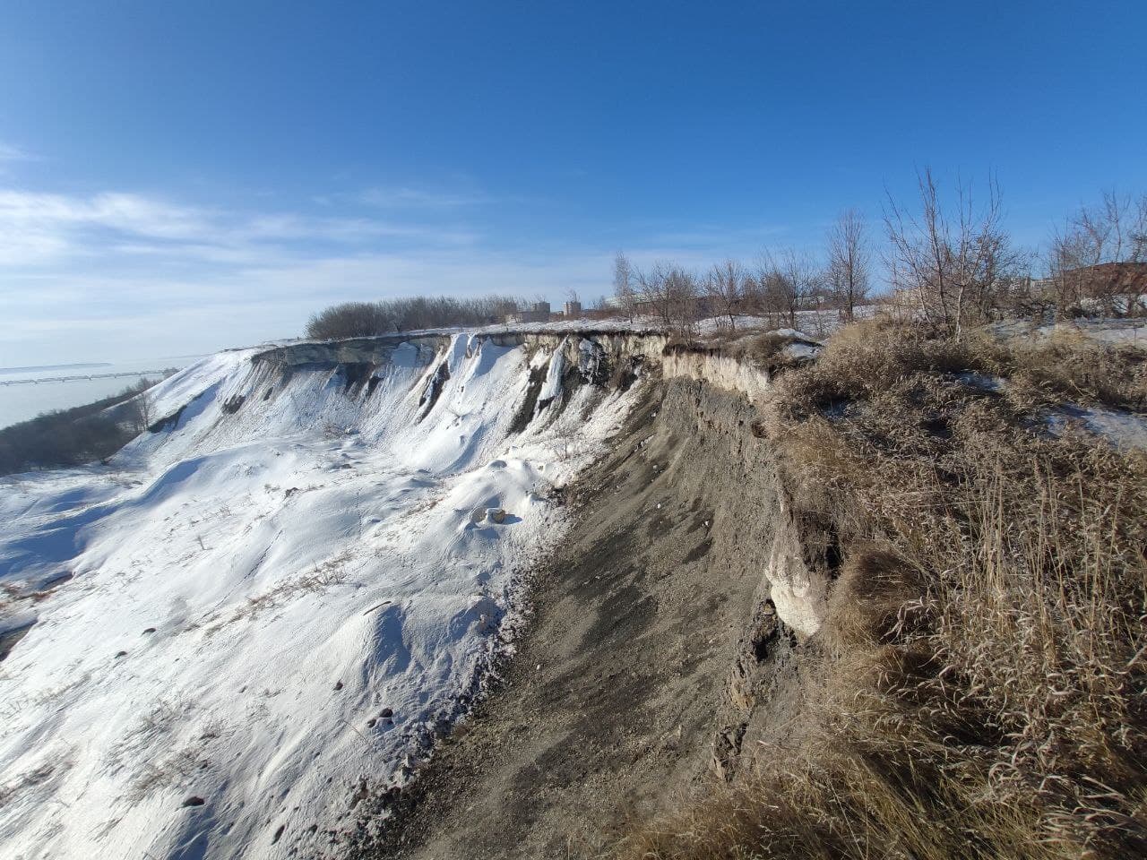 Осадки ульяновска. Оползень Милановского в Ульяновске. Разрез Милановского Ульяновск. Оползень в Ульяновске 2021. Оползни в Ульяновске.