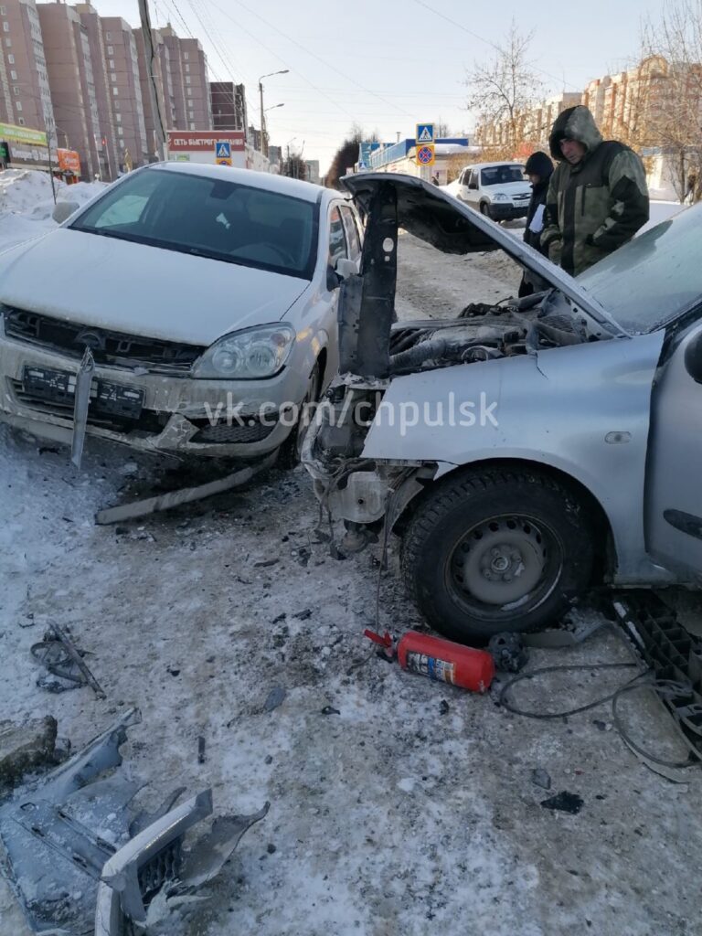 На Камышинской столкнулись четыре автомобиля: пострадал один человек. Фото  Улпресса - все новости Ульяновска