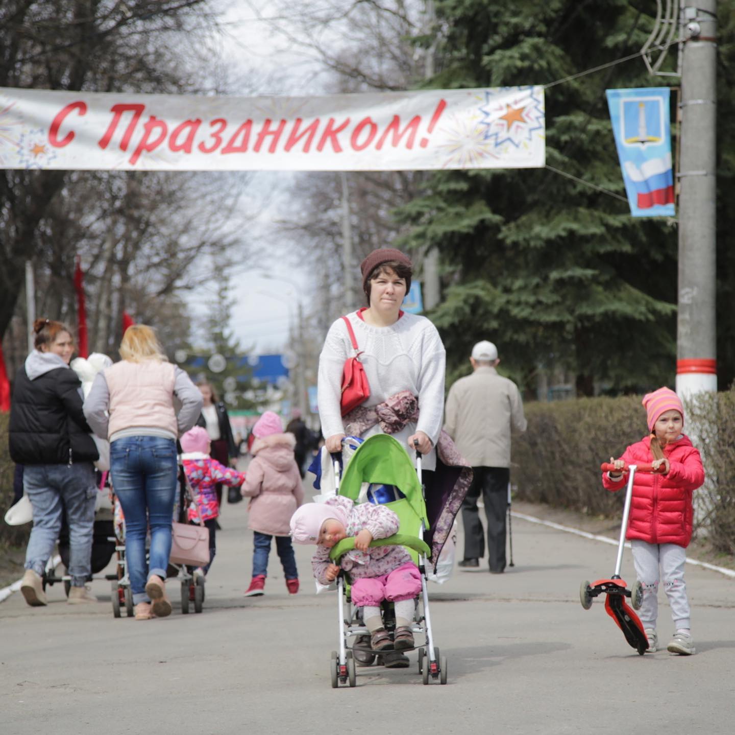 Чего не хватает паркам и скверам региона?” Алексей Русских в парке Победы  поговорил с горожанами: видео Улпресса - все новости Ульяновска