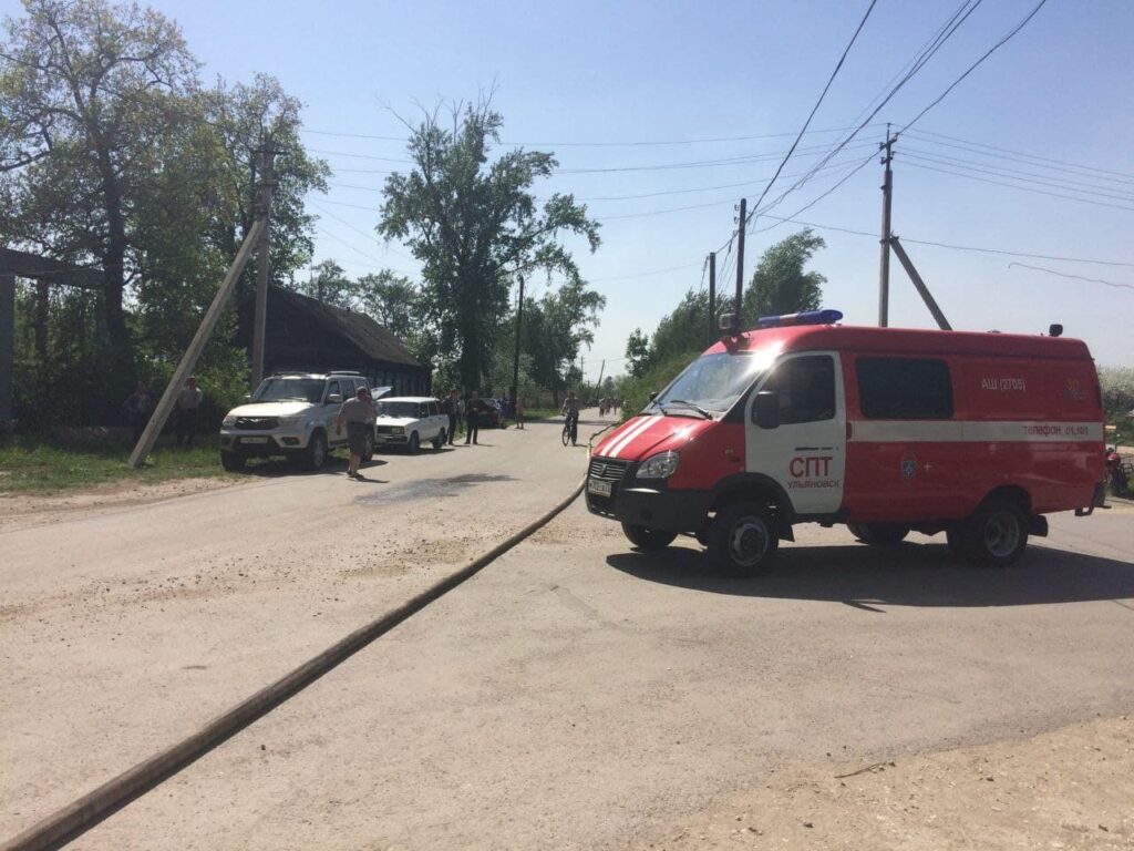 Сильный пожар в Майне: горят Лесокомбинат и жилые дома. Фото и видео  Улпресса - все новости Ульяновска