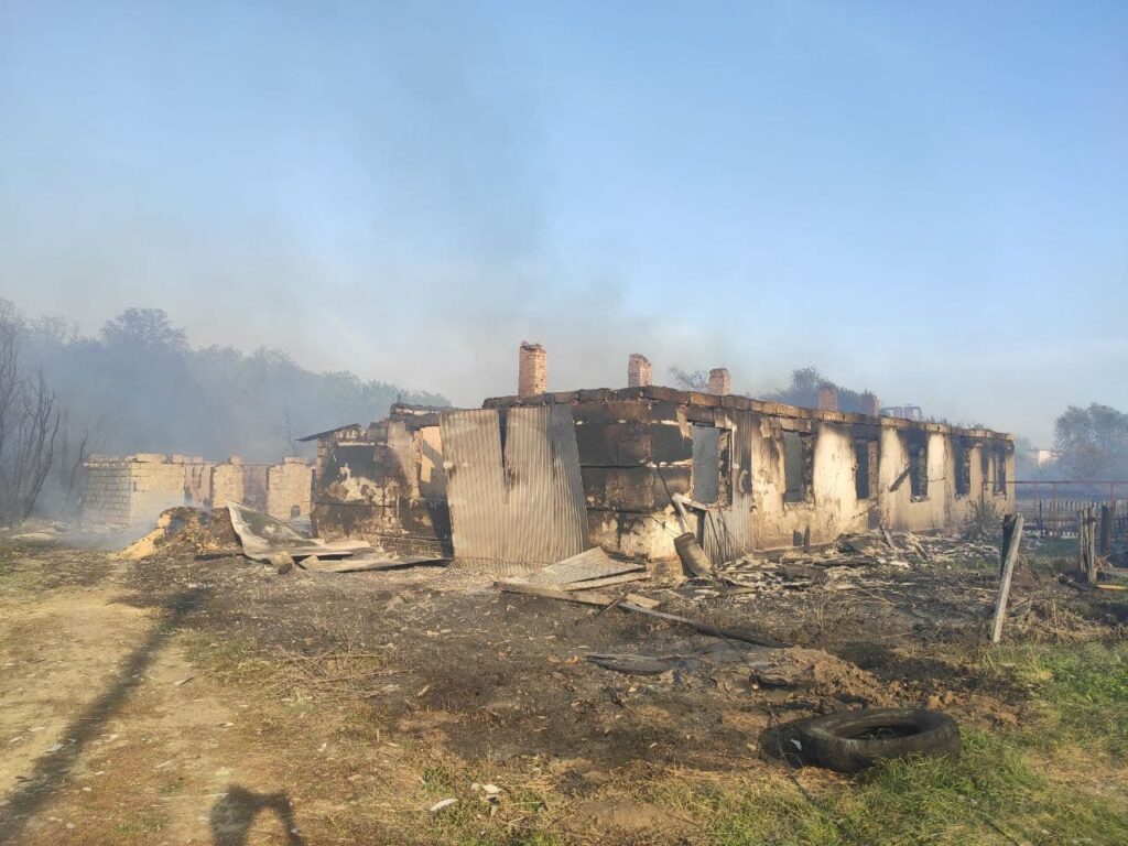 Сильный пожар в Майне: горят Лесокомбинат и жилые дома. Фото и видео  Улпресса - все новости Ульяновска