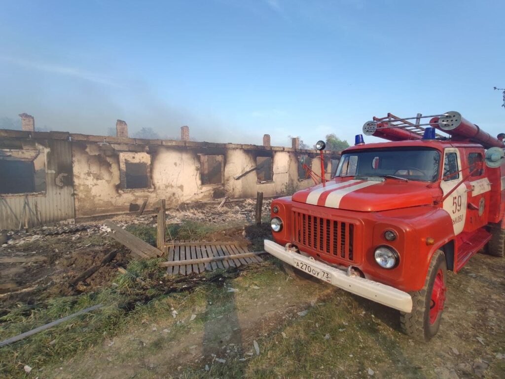 Сильный пожар в Майне: горят Лесокомбинат и жилые дома. Фото и видео  Улпресса - все новости Ульяновска