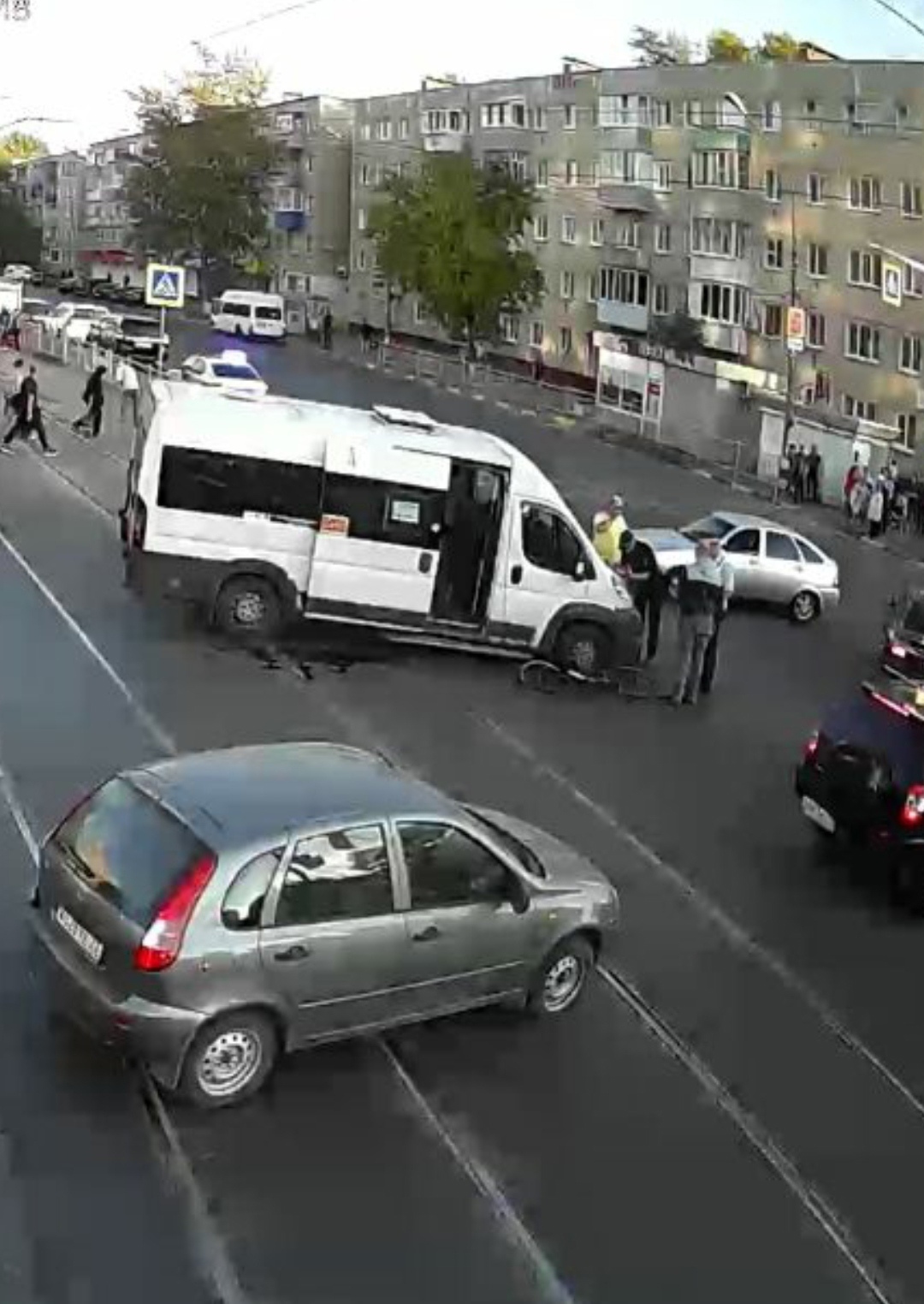 Водитель маршрутки сбил велосипедиста на Нариманова: фото и видео Улпресса  - все новости Ульяновска