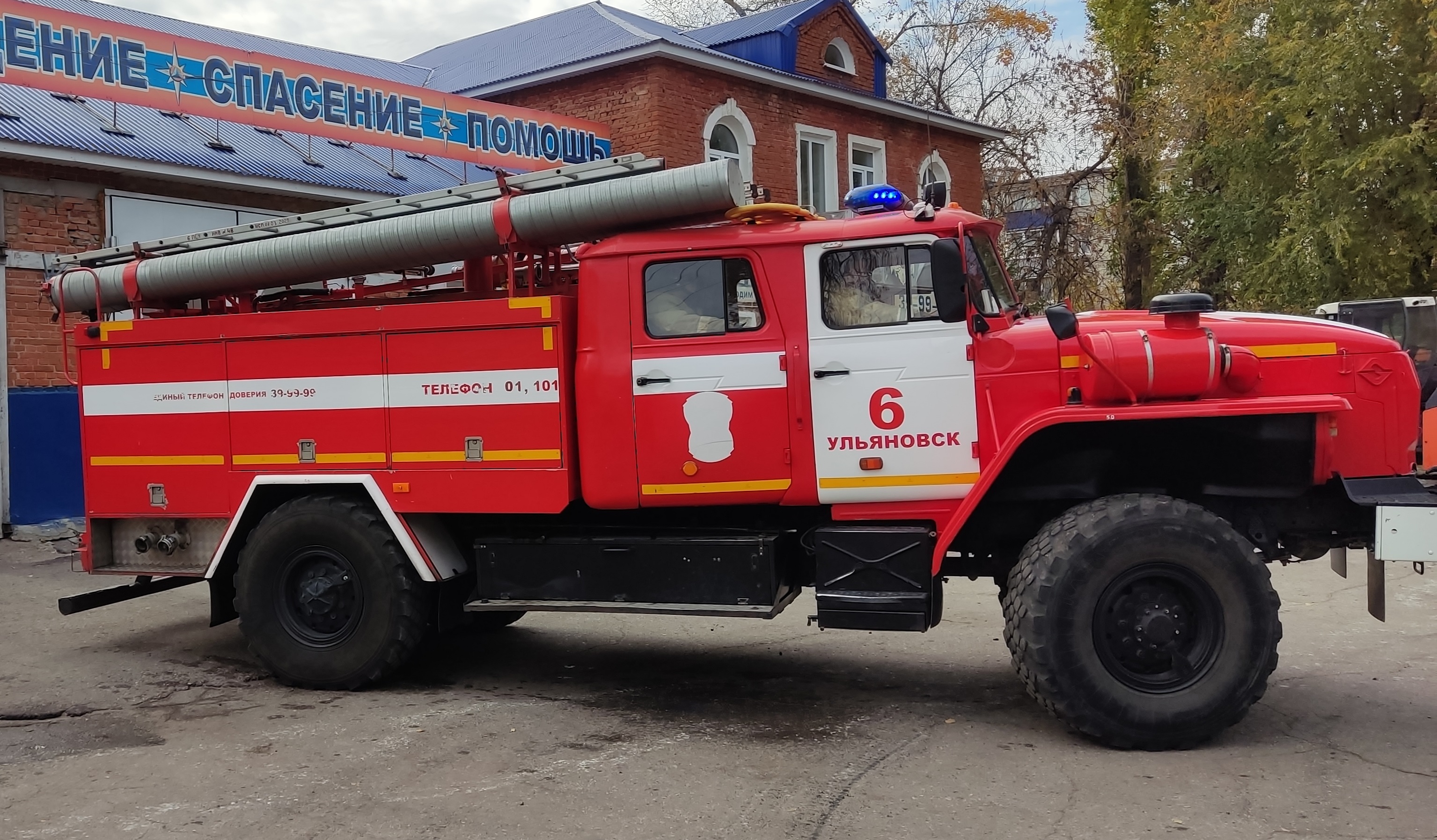 Пожарные эвакуировали мать с двумя детьми из-за возгорания на лестничной  клетке Улпресса - все новости Ульяновска