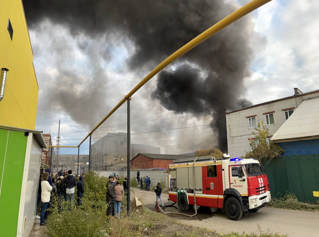 Пожар, который видео весь город. В воскресенье на Октябрьской горел склад с  поддонами и пластиком: фото и видео Улпресса - все новости Ульяновска