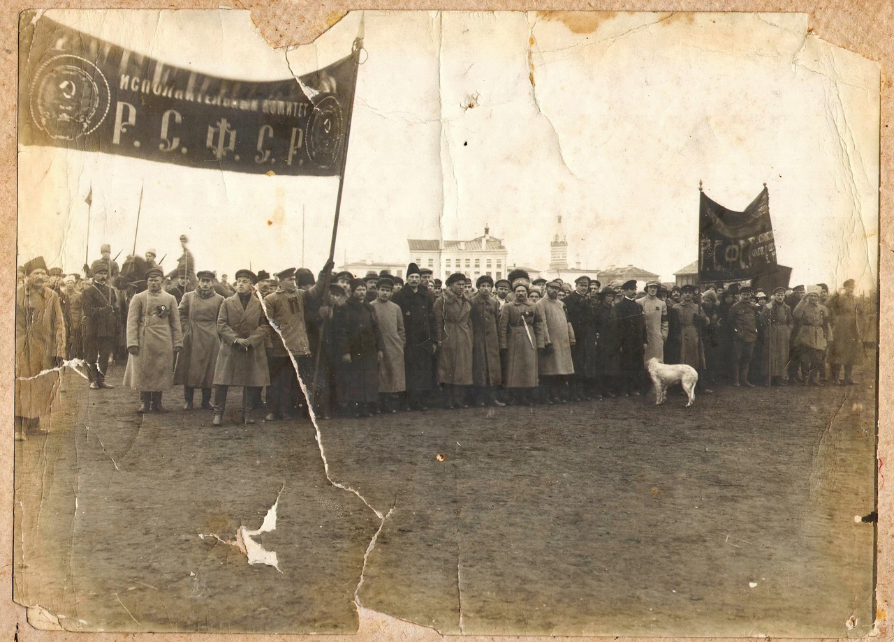 1918. Первый Октябрь в Симбирске. Brandergofer о праздновании годовщины  Октябрьской революции Улпресса - все новости Ульяновска