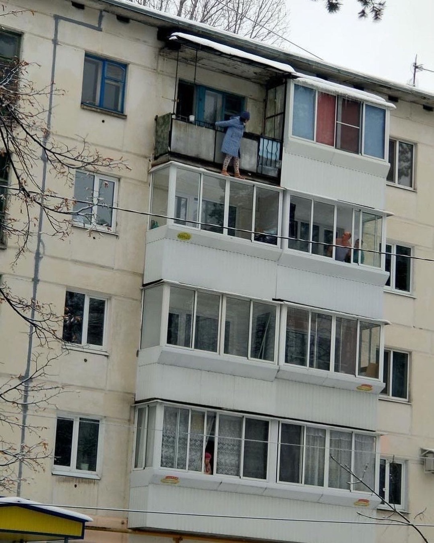 В Димитровграде женщина сорвалась с балкона пятого этажа: видео Улпресса -  все новости Ульяновска