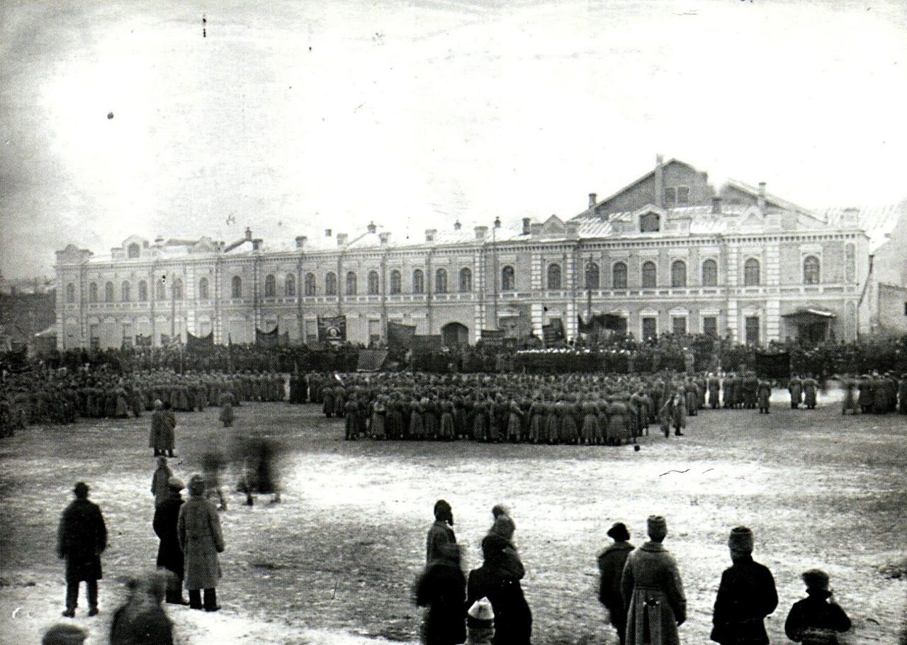 1918. Первый Октябрь в Симбирске. Brandergofer о праздновании годовщины Октябрьской  революции Улпресса - все новости Ульяновска