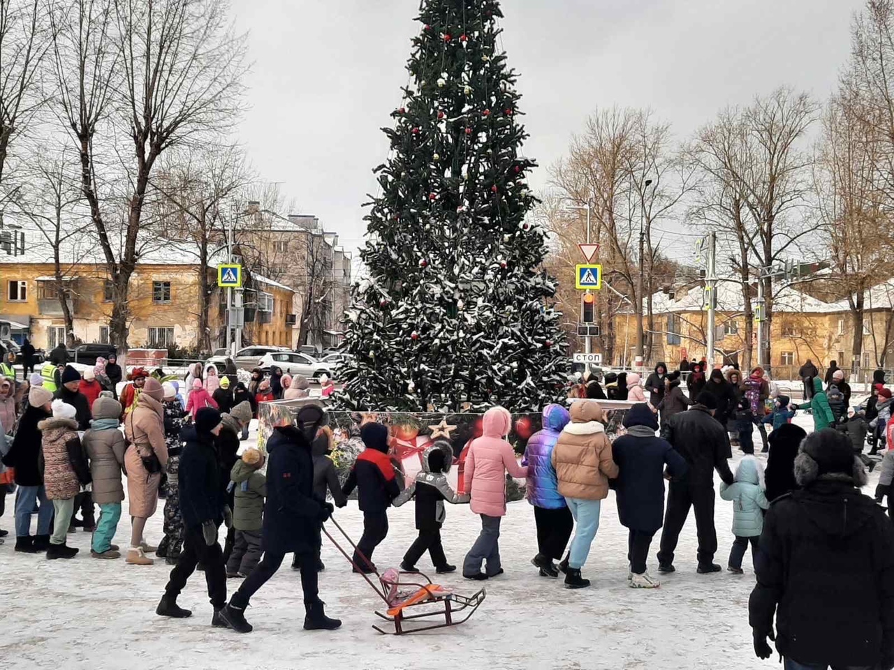 Сайт ульяновск сегодня. Ульяновск новый год 2021. Открытие новогодней елки. Ульяновск новый год. Праздник продолжается.