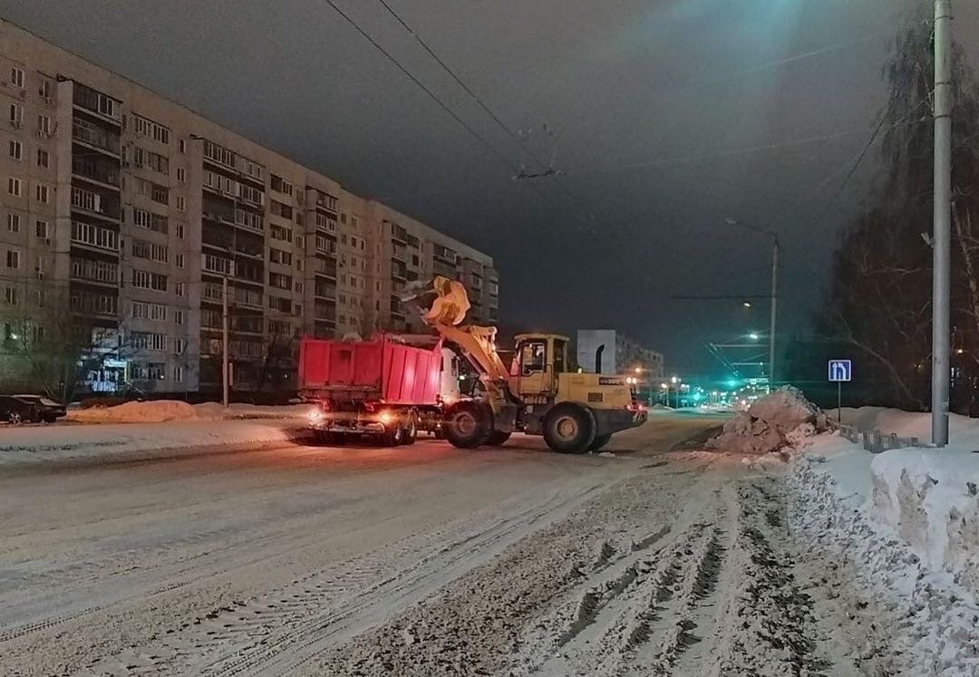 Дополнительно привлекли 26 самосвалов и погрузчиков”. За ночь с улиц  Ульяновска вывезли 197 самосвалов снега Улпресса - все новости Ульяновска