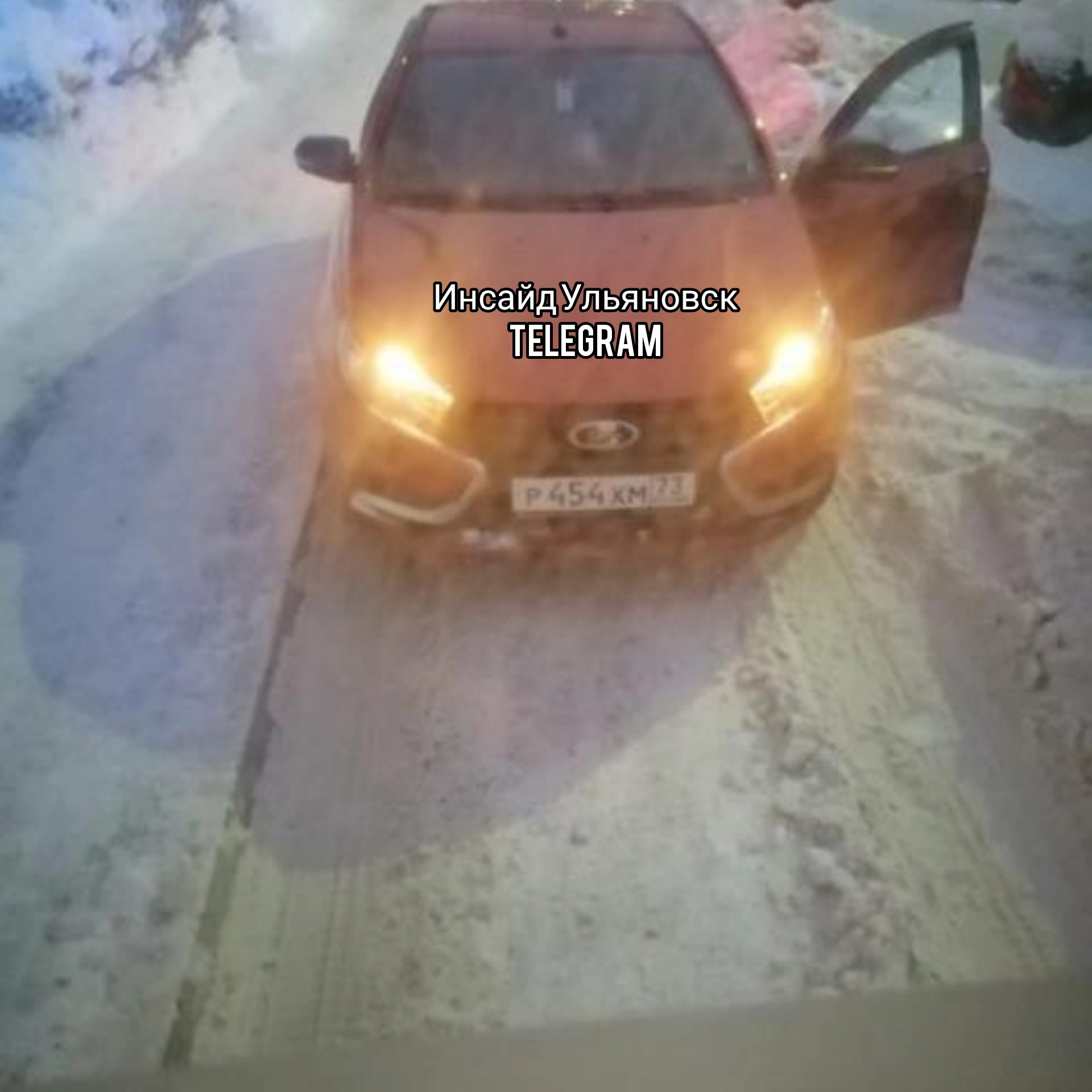 Спорная ситуация во дворе. В Новом городе водитель скорой не пропустил  таксиста к клиенту: фото Улпресса - все новости Ульяновска