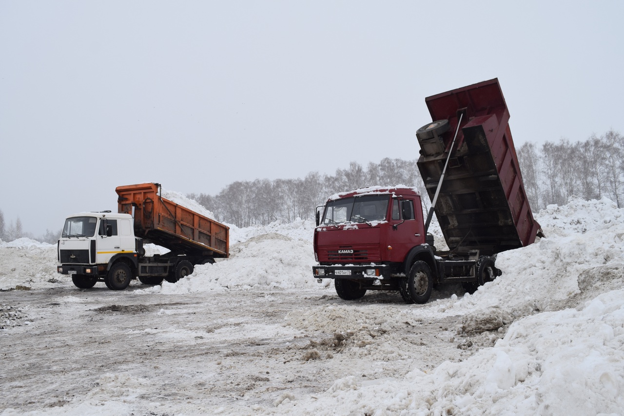 Днём 5 февраля в Ульяновске вывозят снег с девяти улиц: фото Улпресса - все  новости Ульяновска