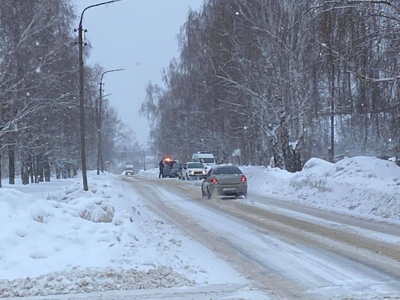 В Инзе из-за неочищенных дорог в ДТП попал автомобиль скорой помощи: фото  Улпресса - все новости Ульяновска