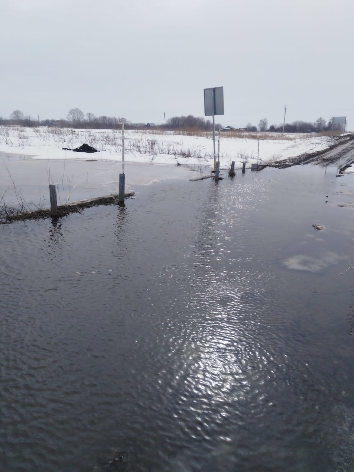 В Цильнинском районе из-за высокого уровня воды подтопило мост у поселка  Новое Ирикеево: фото Улпресса - все новости Ульяновска