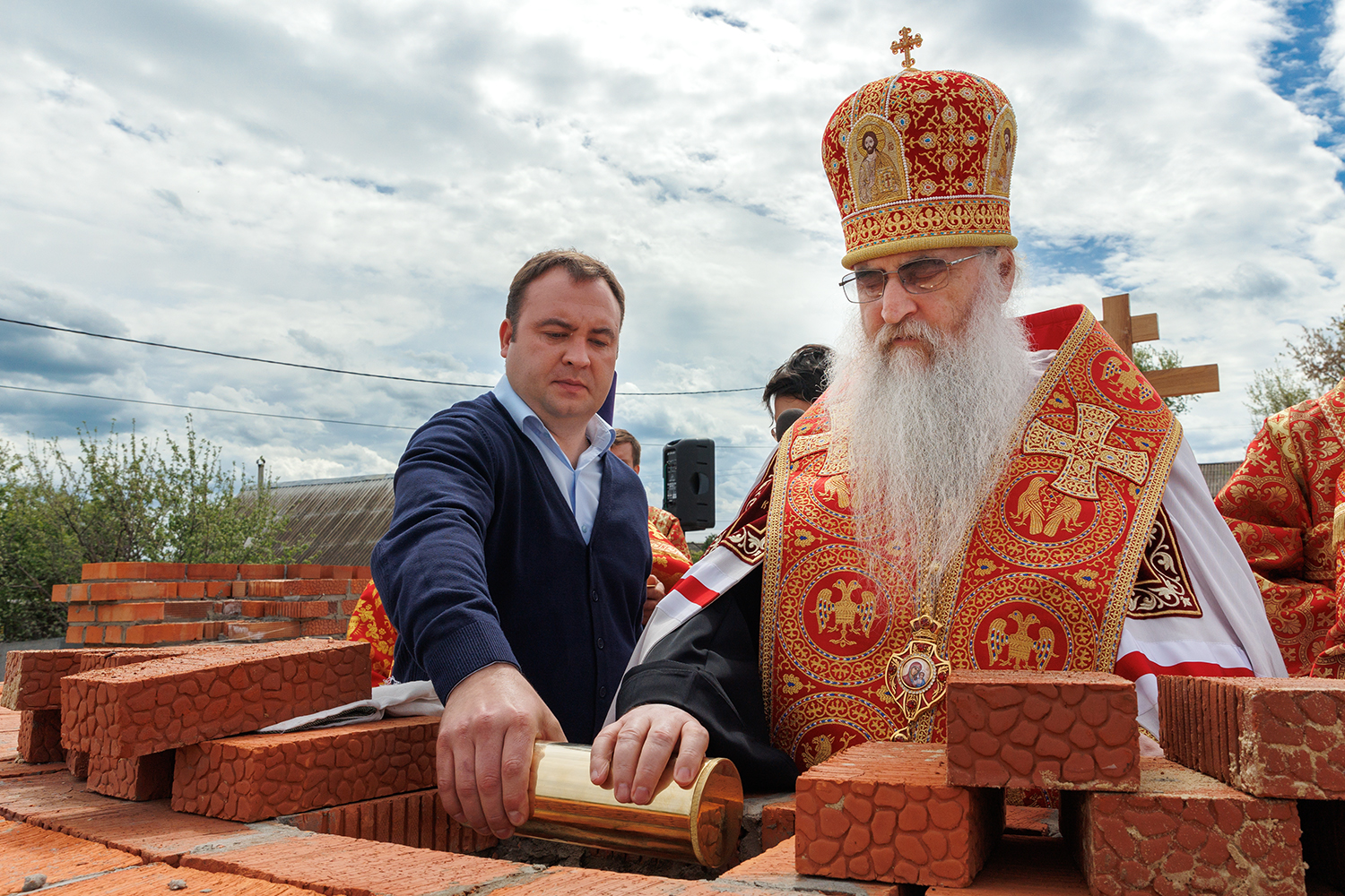 Ульяновцы собрали пожертвования на строительство нового храма: Лонгин  совершил чин основания Улпресса - все новости Ульяновска