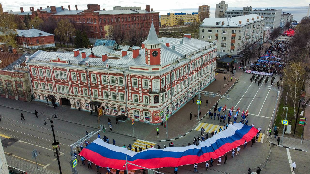 Первомайская демонстрация с высоты. Фото от Игоря Жихарева Улпресса - все  новости Ульяновска