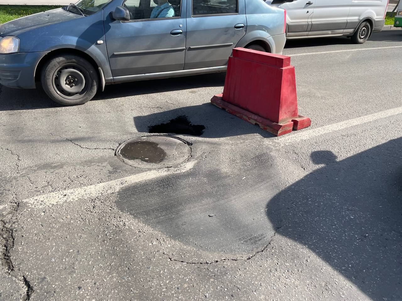 Вниманию водителей. На Минаева провал, закрыта одна полоса: фото Улпресса -  все новости Ульяновска