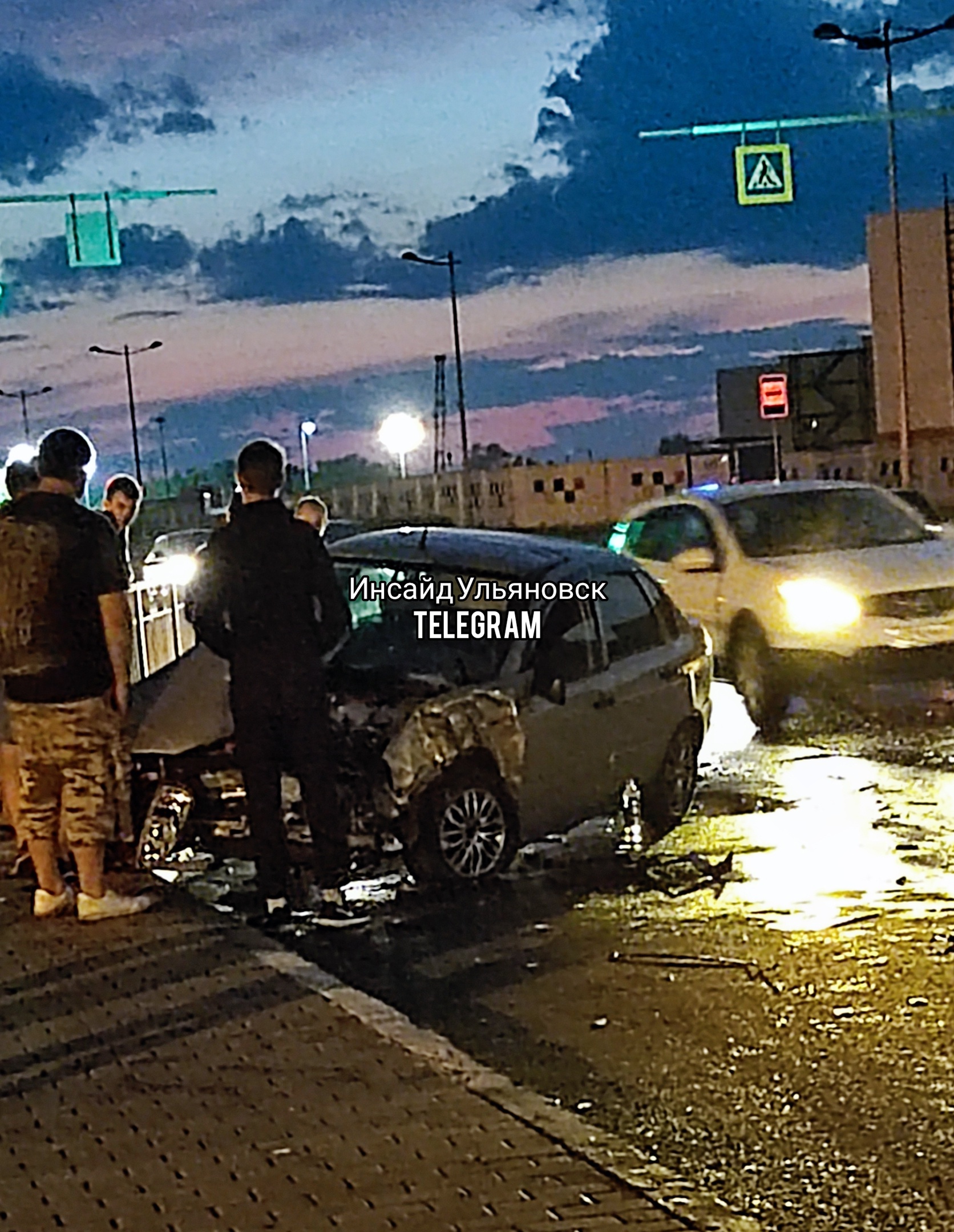 Вчера вечером то есть вечером вчера. Автомобильная авария в Ульяновске. Авария вчера на Олимпийском проспекте.