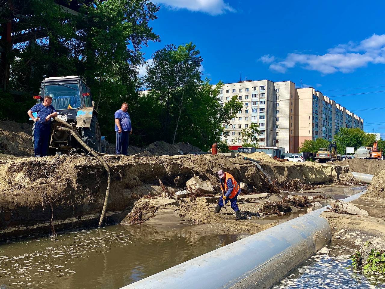 Экскаватор отклонился от курса. С места наглядно о причинах аварии, вновь  ограничевшей водоснабжение ЖД района Улпресса - все новости Ульяновска