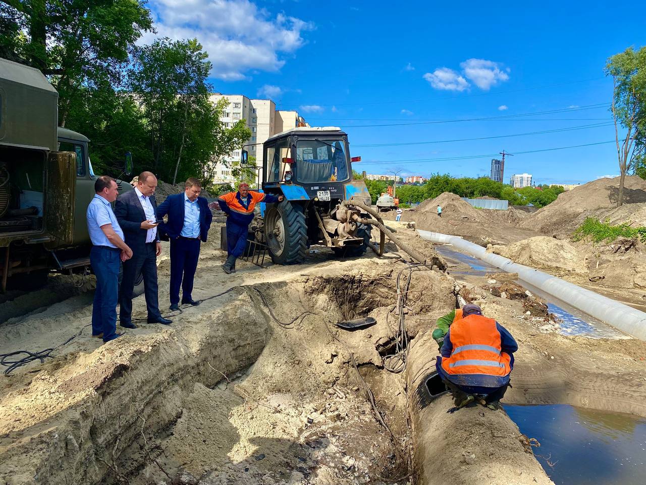 Экскаватор отклонился от курса. С места наглядно о причинах аварии, вновь  ограничевшей водоснабжение ЖД района Улпресса - все новости Ульяновска