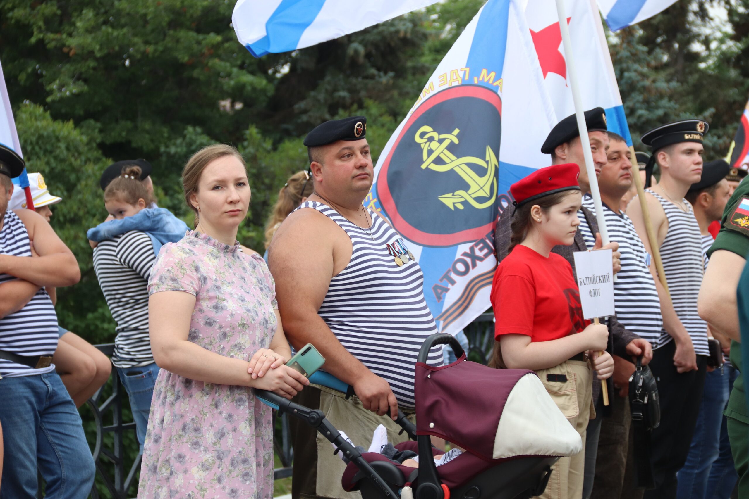 Парад под славянку. С днем ВМФ. День ВМФ В Ульяновске. С днем морского флота. День военно-морского флота фото.