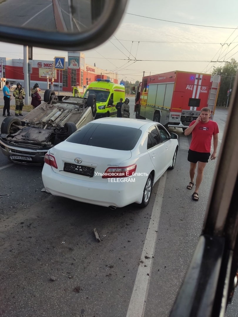 В Заволжском районе перевернулся легковой автомобиль: фото Улпресса - все  новости Ульяновска