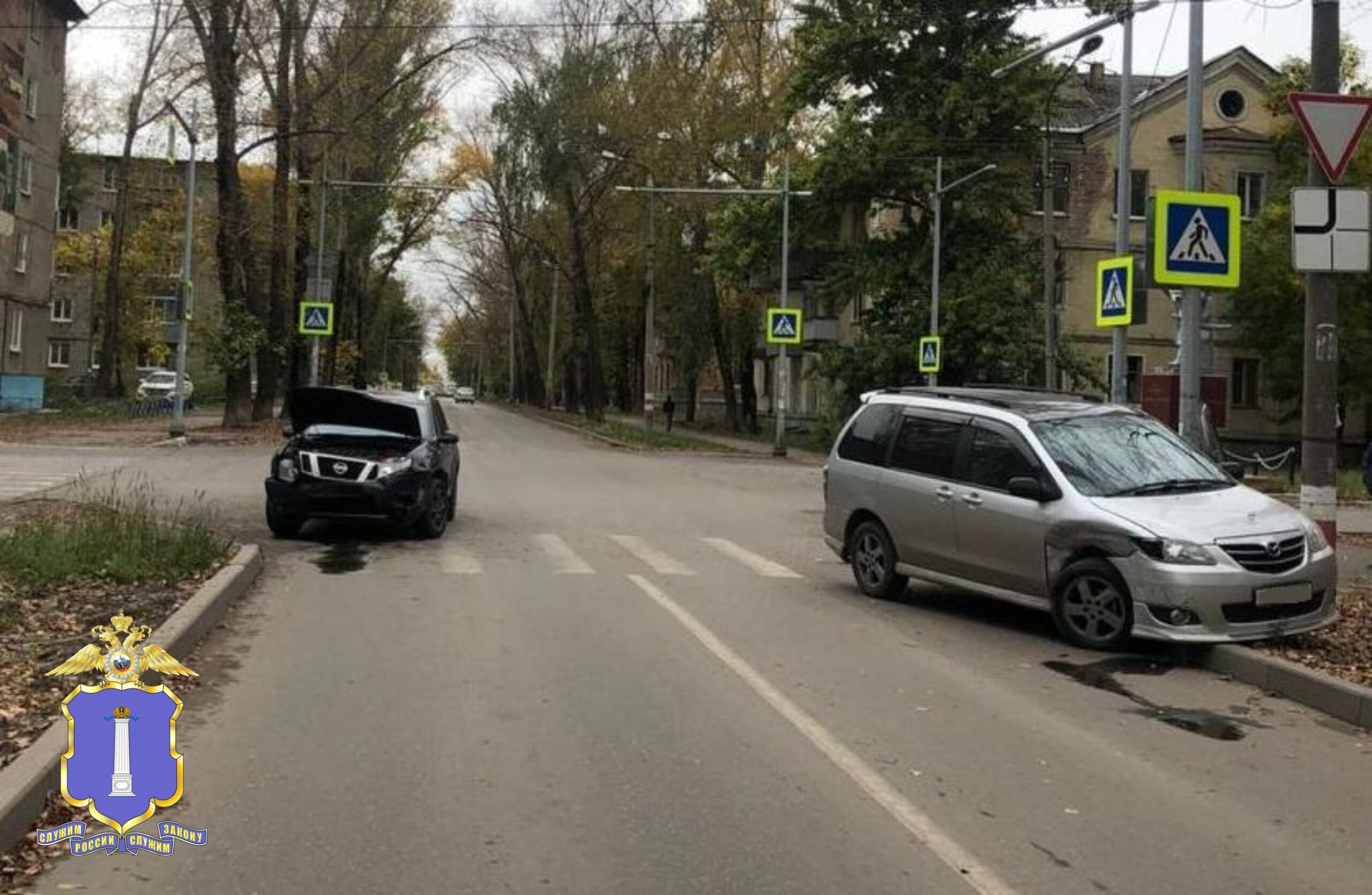 Водитель Мазды врезался в Ниссан на Ефремова: один человек пострадал. Фото  Улпресса - все новости Ульяновска