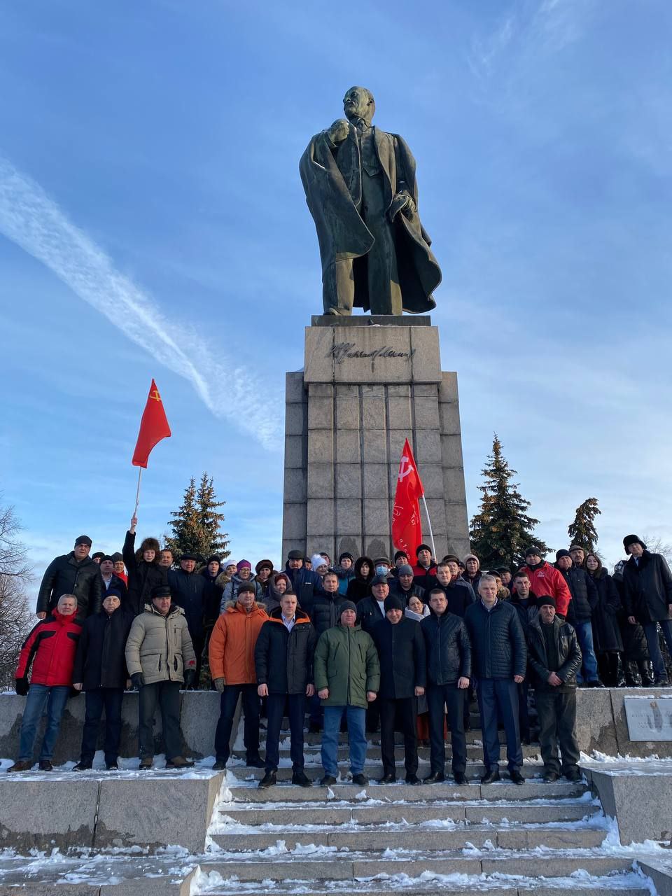 100 летие ленина год. Памятник Ленину. Площадь Ленина. Ульяновск Ленин. Памятник Ленину в Белоруссии.