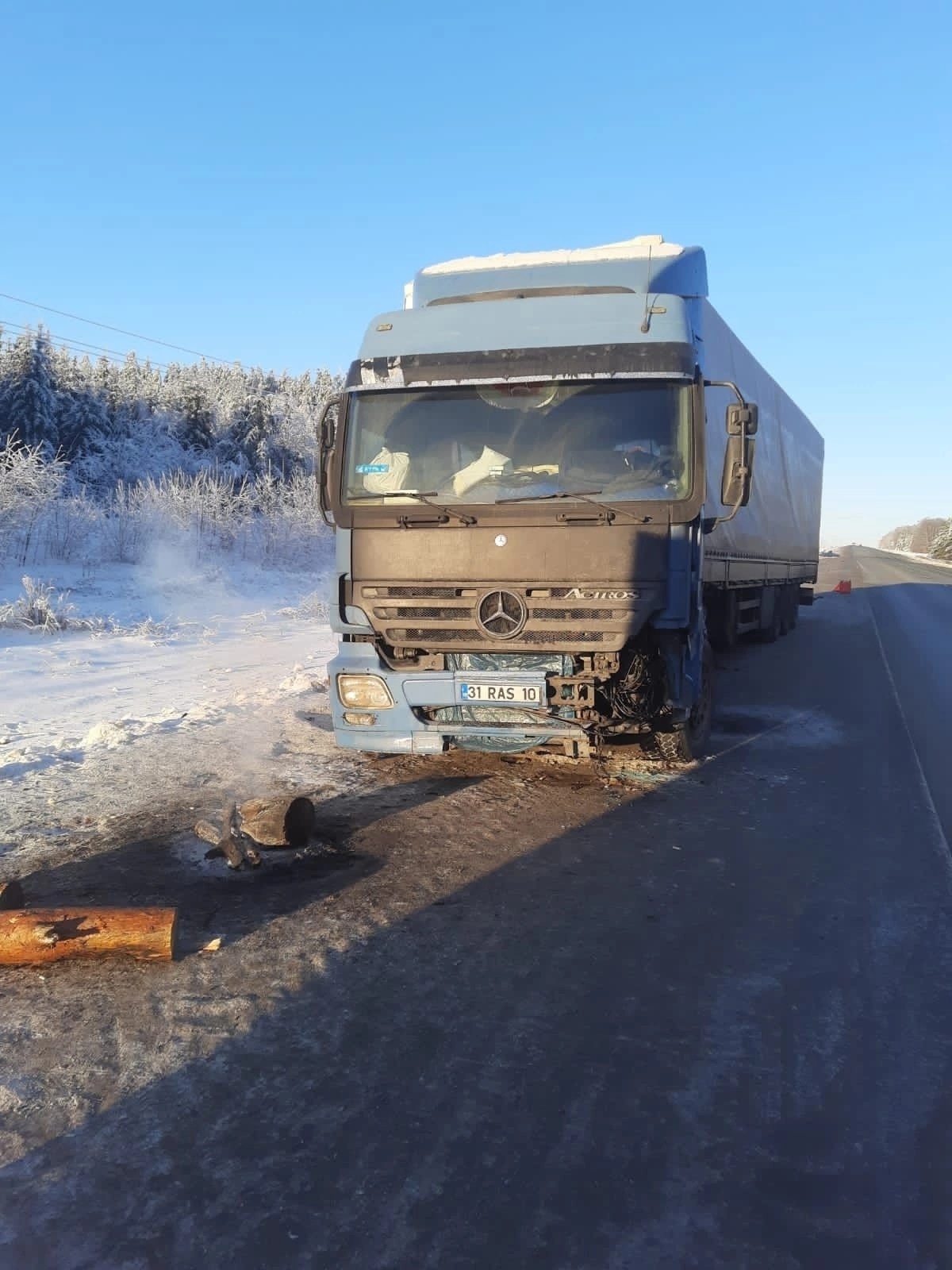 На трассе “Ульяновск-Цивильск” водитель фуры из Турции после ДТП остался  без припасов Улпресса - все новости Ульяновска